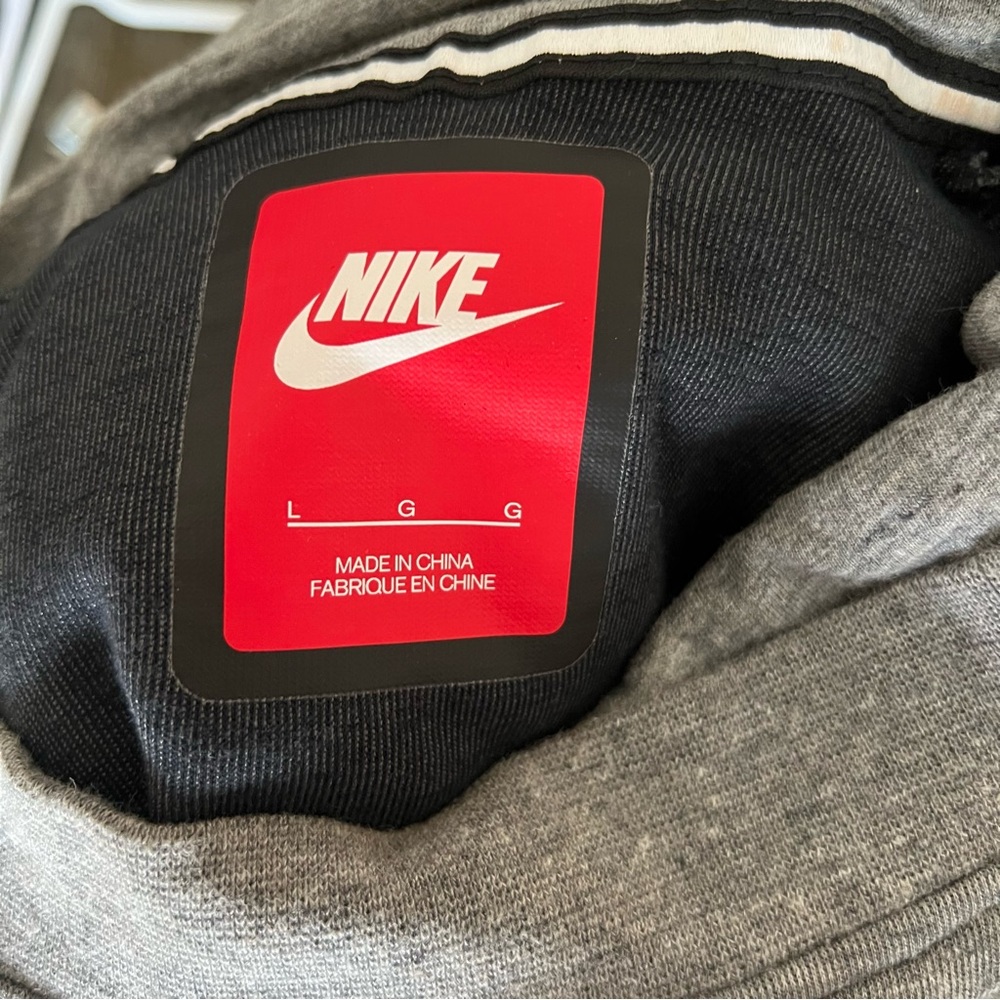 Nike Men's Gray Hoodie - Picture 8 of 8